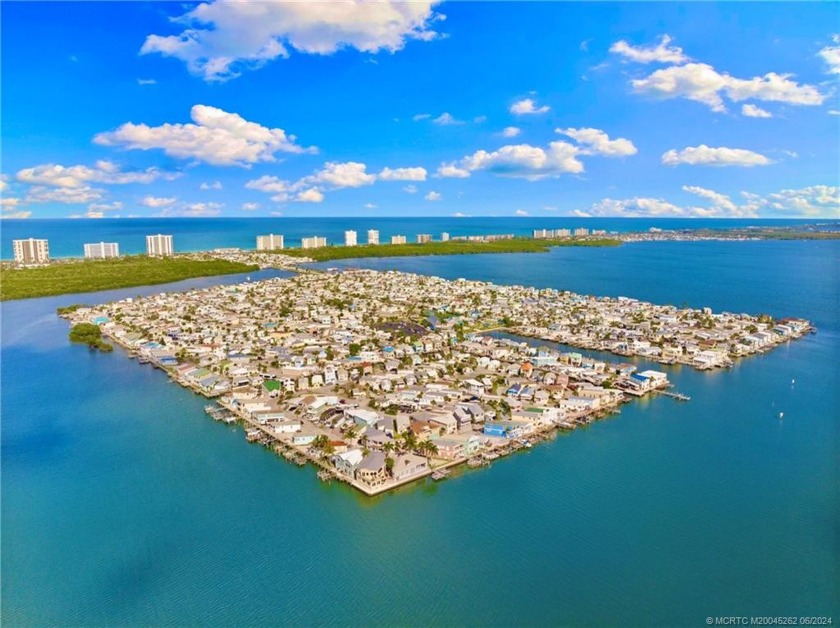 WELCOME TO PARADISE~~ VACANT RV LOT BIG ENOUGH TO BUILD A - Beach Lot for sale in Jensen Beach, Florida on Beachhouse.com