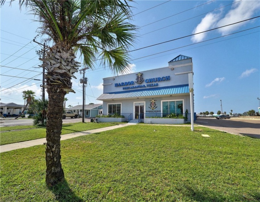 The possibilities are endless on this 8,052 sq/ft building.  It - Beach Commercial for sale in Port Aransas, Texas on Beachhouse.com