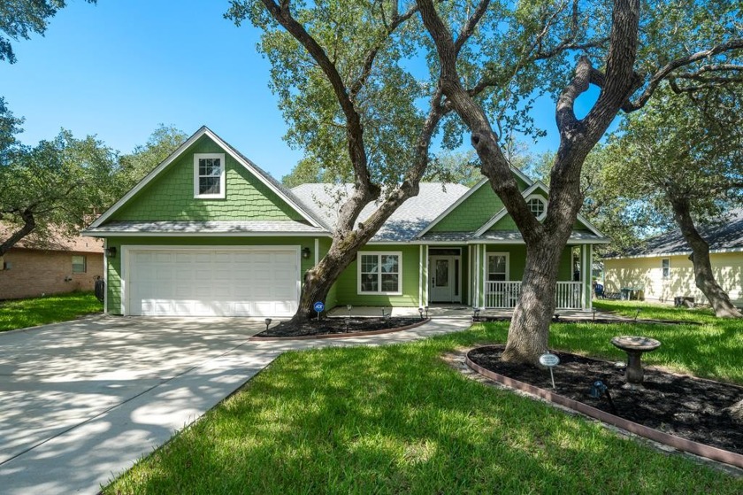 22 S Lake Dr, Rockport TX 78382. 2444 SqFt 4-bed 2-bath 2-garage - Beach Home for sale in Rockport, Texas on Beachhouse.com