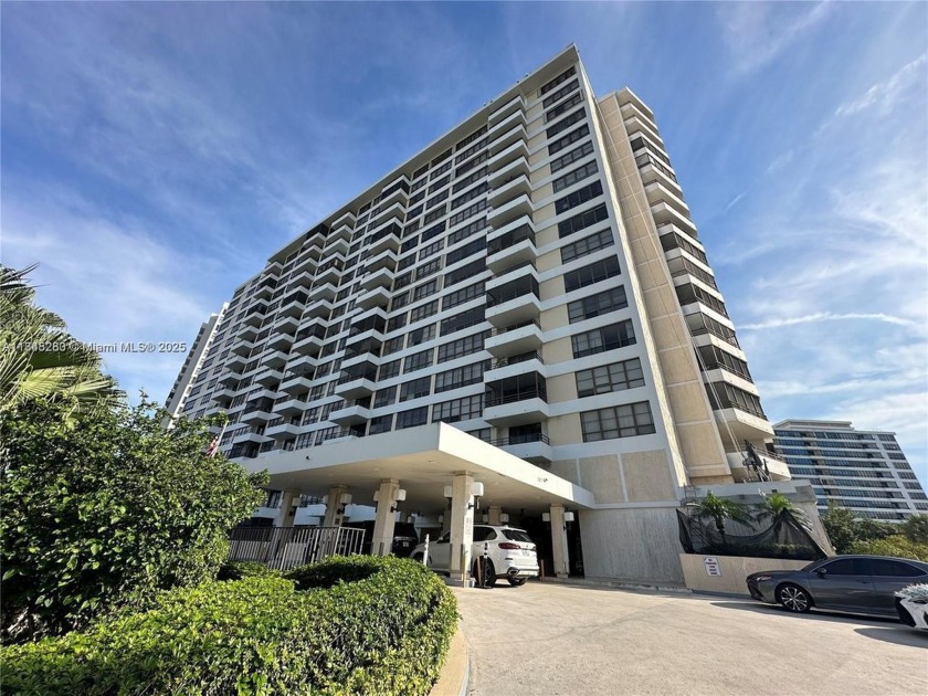 This beautifully updated 2 bed, 2 bath corner condo with 1,780 - Beach Condo for sale in Hallandale Beach, Florida on Beachhouse.com