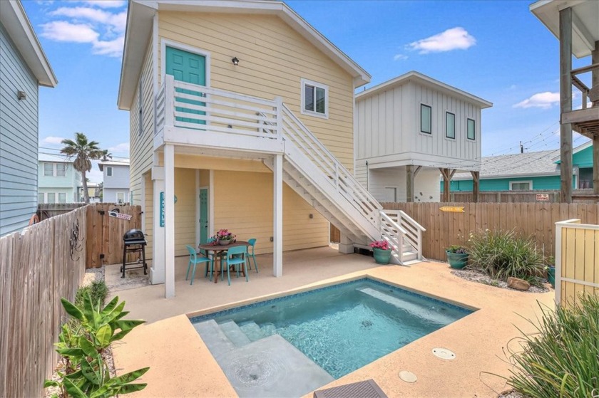 NEW PRICE! No HOA! Short term rentals allowed!  'Pineapple - Beach Home for sale in Port Aransas, Texas on Beachhouse.com