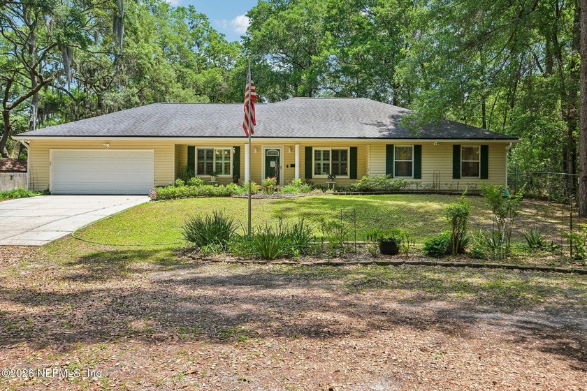 Beautiful updated 3BR/2Bath home sitting on .83 acre wooded - Beach Home for sale in Jacksonville, Florida on Beachhouse.com