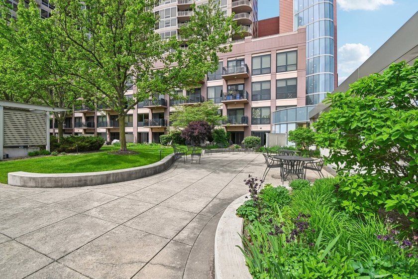 Welcome to this beautifully maintained one-bedroom, one-bathroom - Beach Condo for sale in Evanston, Illinois on Beachhouse.com