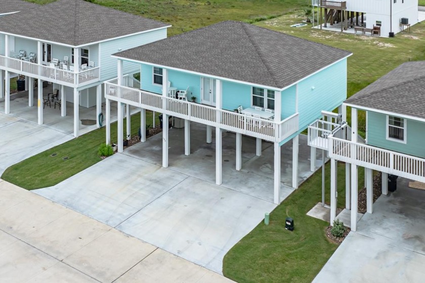 This adorable 3b/2b Coastal cottage is ready for you to move in - Beach Home for sale in Rockport, Texas on Beachhouse.com