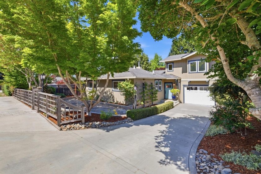 Who doesn't love Scotts Valley! This large and sunny - Beach Home for sale in Scotts Valley, California on Beachhouse.com