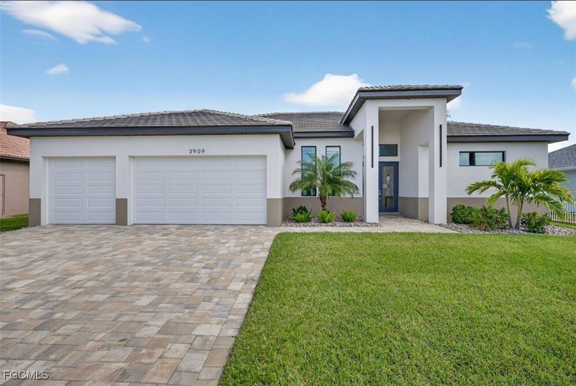 This great GULF ACCESS, POOL and SPA home is ready to be lived - Beach Home for sale in Cape Coral, Florida on Beachhouse.com