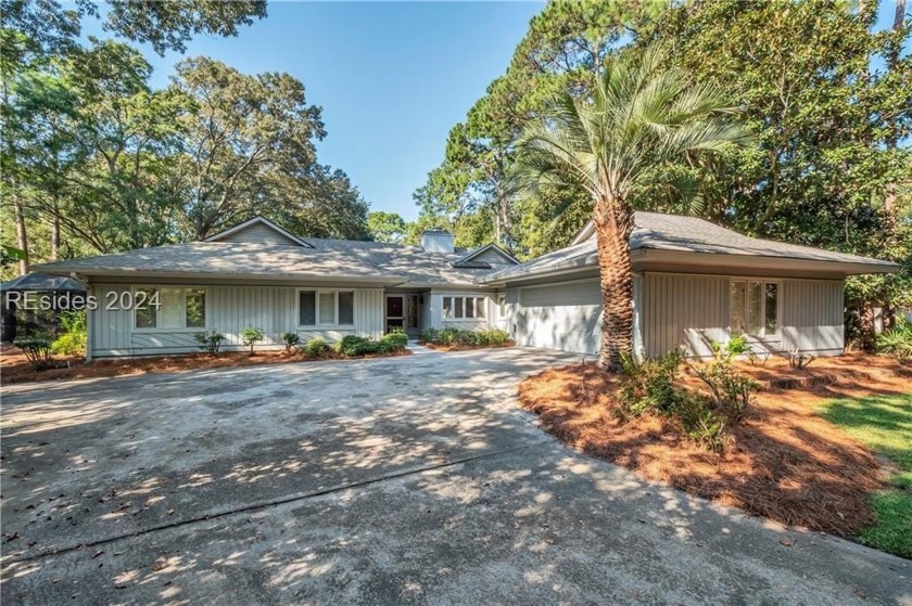 Spectacular HHP location overlooks 18th Hole to lagoon view of - Beach Home for sale in Hilton Head Island, South Carolina on Beachhouse.com