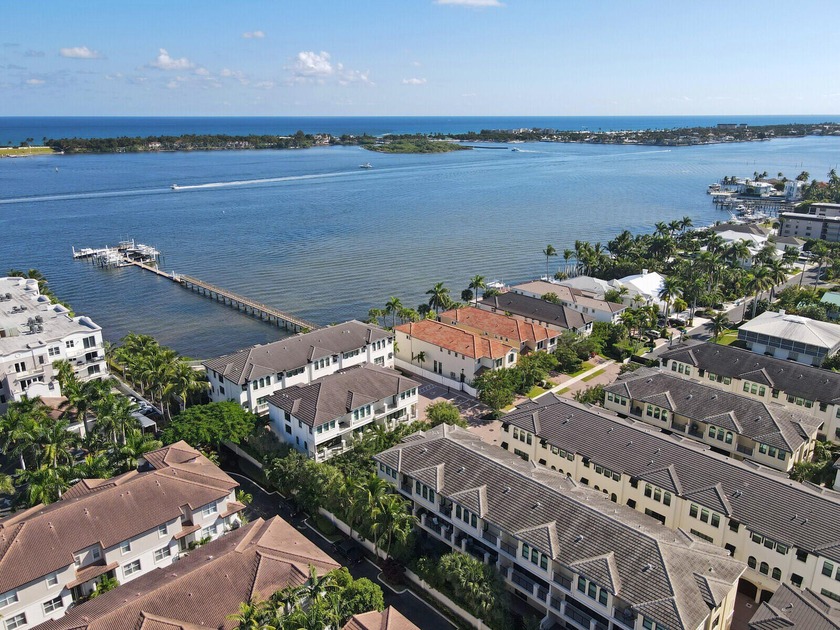 This beautifully designed townhome offers more than 2,400 square - Beach Townhome/Townhouse for sale in Boynton Beach, Florida on Beachhouse.com
