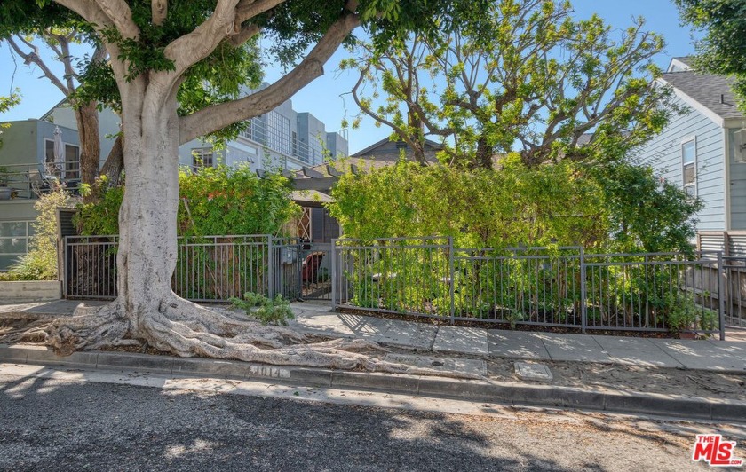 Enchanting Duplex in the Heart of Sunset Park discover the - Beach Home for sale in Santa Monica, California on Beachhouse.com