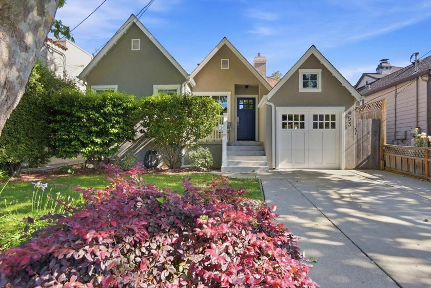 Tastefully renovated in the heart of Beresford Park! This - Beach Home for sale in San Mateo, California on Beachhouse.com