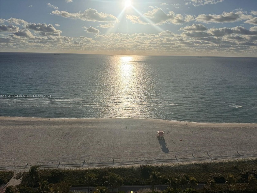 PENTHOUSE ALERT !!! Enjoy a breathtaking panoramic view of the - Beach Condo for sale in Miami Beach, Florida on Beachhouse.com