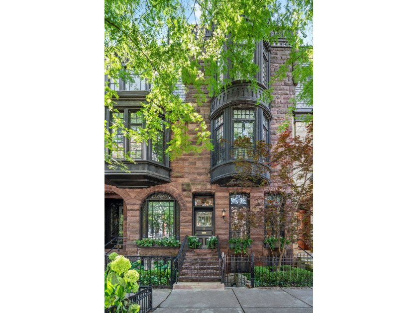 In Chicago's coveted Gold Coast historic district, Elm Street is - Beach Home for sale in Chicago, Illinois on Beachhouse.com