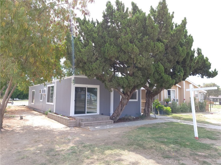 Beautiful newly remodel 3 bed 1 bath home on the great family - Beach Home for sale in Eastvale, California on Beachhouse.com