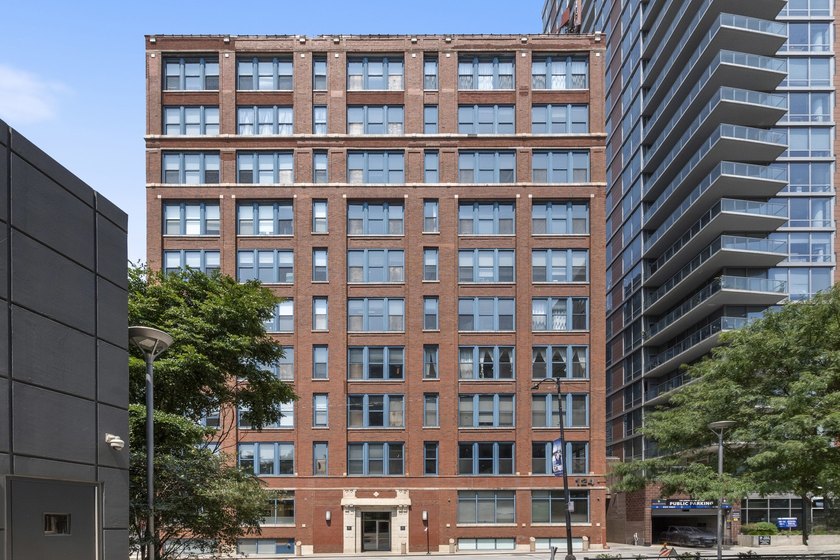 Introducing this one of a kind, SE corner 3 bedroom lofted condo - Beach Condo for sale in Chicago, Illinois on Beachhouse.com