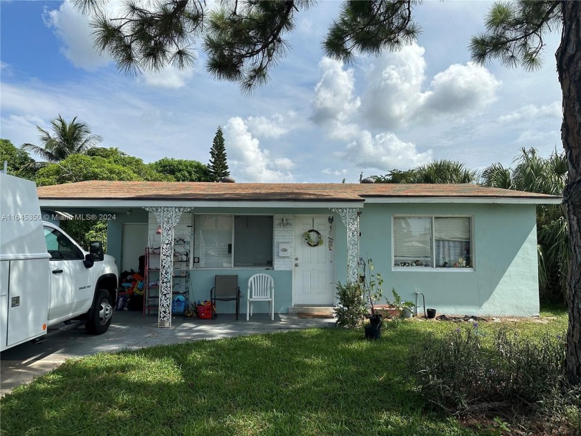 This beautiful 3 bedroom, 2 bathroom is move-in ready and full - Beach Home for sale in Boynton Beach, Florida on Beachhouse.com