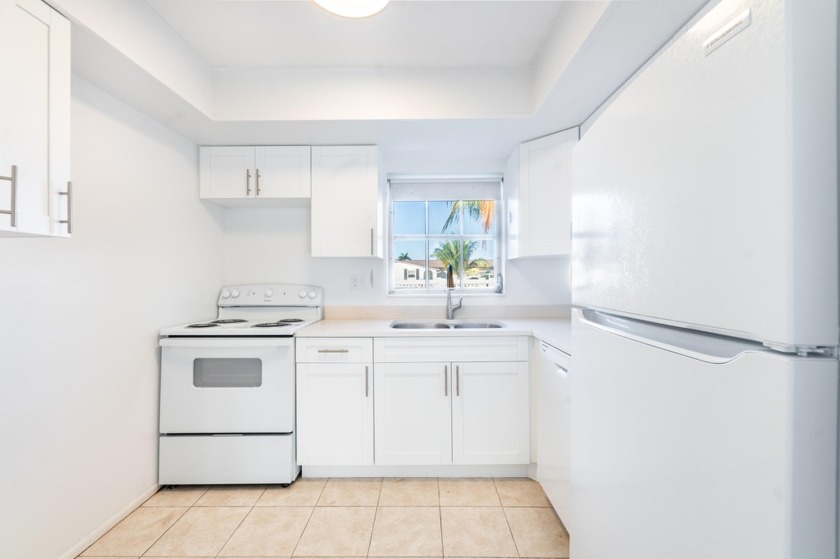 MOTIVATED SELLER! MAKE YOUR OFFERS! Newly remodeled 1-bed, 1 - Beach Condo for sale in West Palm Beach, Florida on Beachhouse.com