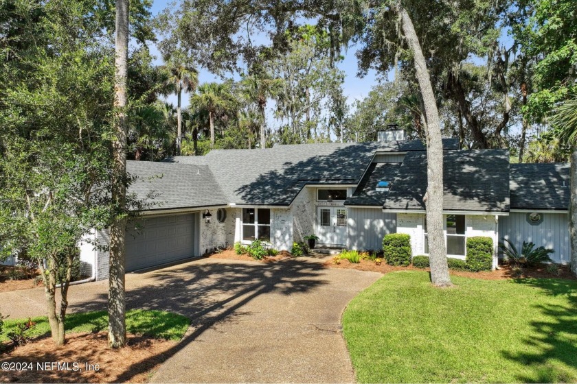 Behind the gates of TPC Sawgrass, home of the Players - Beach Home for sale in Ponte Vedra Beach, Florida on Beachhouse.com