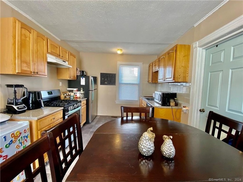 Waterside Single Family Home with 3 to 4 Bedrooms, 2 Full Baths - Beach Home for sale in Stamford, Connecticut on Beachhouse.com