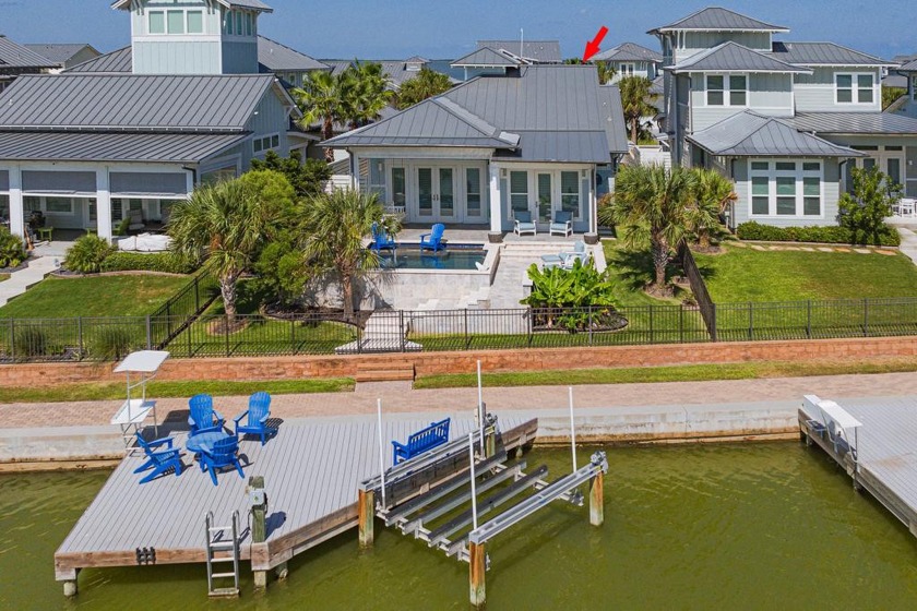 UPGRADES GALORE! This immaculate waterfront home boasts a host - Beach Home for sale in Rockport, Texas on Beachhouse.com