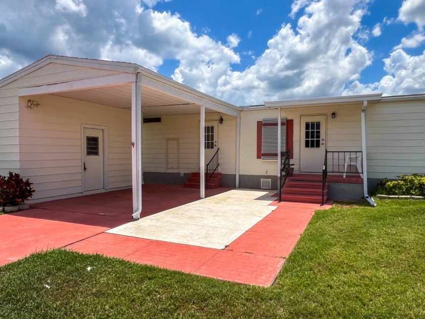 Land owned, 2bd/2ba home in the 55+ community of Ridgewood Oaks - Beach Home for sale in Ellenton, Florida on Beachhouse.com