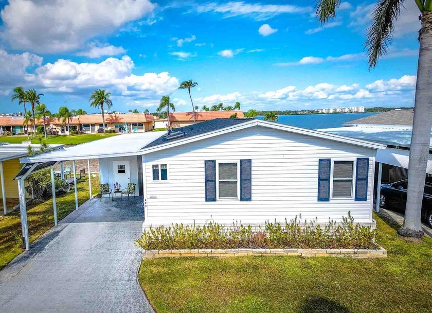 Wake up to breathtaking, million-dollar views of Tampa Bay in - Beach Home for sale in Clearwater, Florida on Beachhouse.com