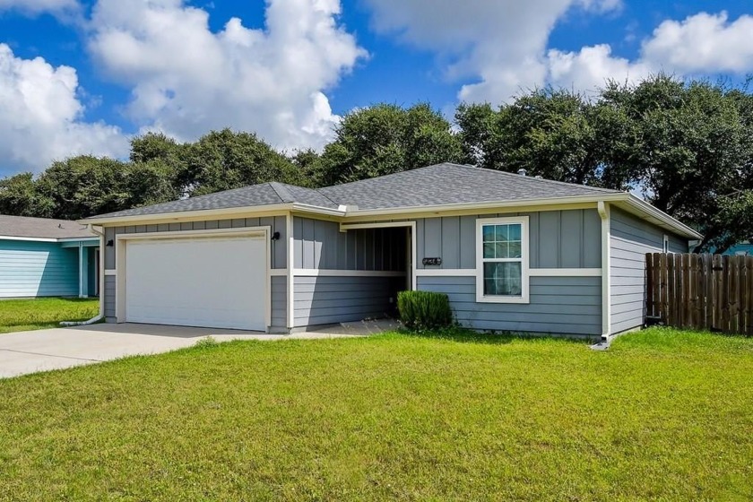 This quaint 2 bed-2 bath-2 car garage Captains Cove home in - Beach Home for sale in Aransas Pass, Texas on Beachhouse.com