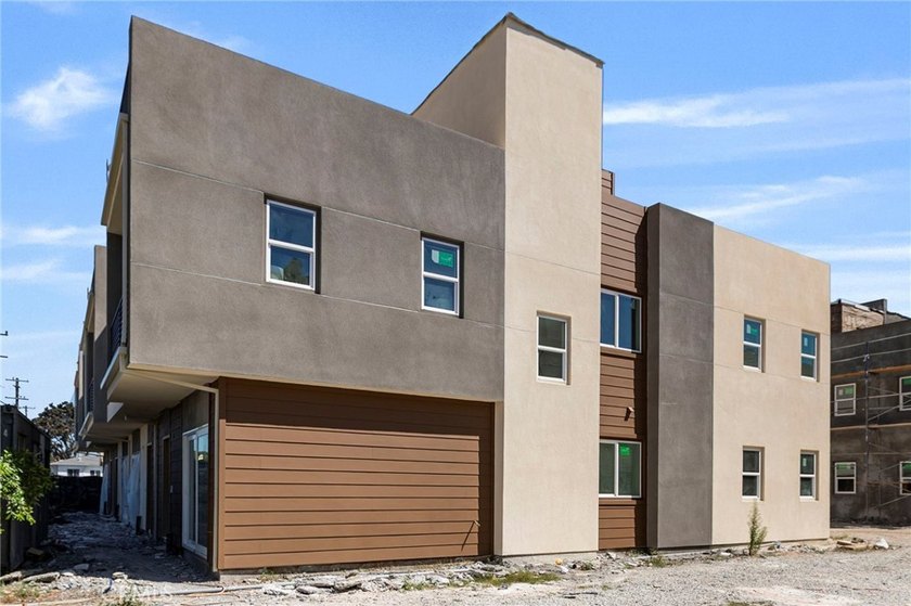 NEW CONSTRUCTION 4 bed, 3.5 bath, three-story townhome with sky - Beach Townhome/Townhouse for sale in Torrance, California on Beachhouse.com