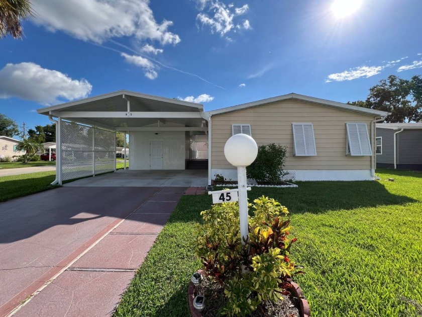 Land Owned. 2bd/2ba beautiful remolded home in the 55+ community - Beach Home for sale in Ellenton, Florida on Beachhouse.com