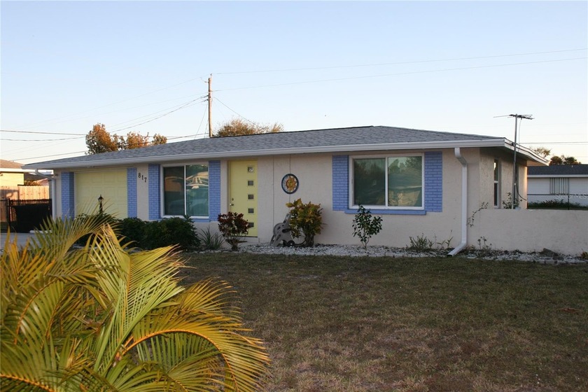 Nicely updated 2 Bed, 1 1/2 Bath Ranch home. Great central - Beach Home for sale in Englewood, Florida on Beachhouse.com