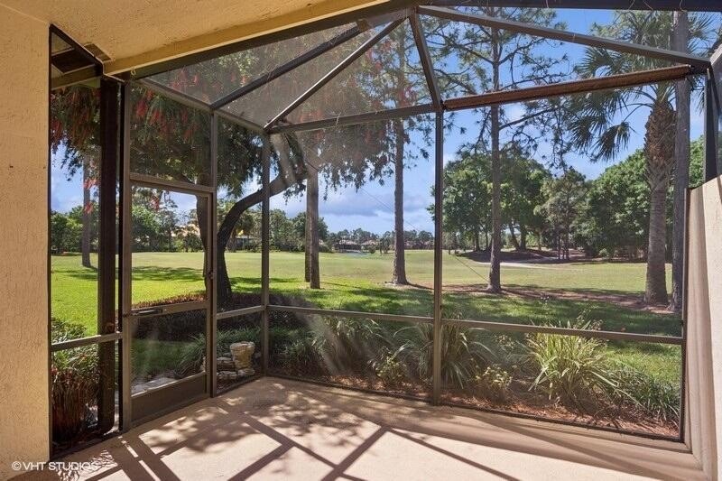 CHECK OUT THIS SPECTACCULAR GOLF VIEW! This townhouse is located - Beach Townhome/Townhouse for sale in Port Saint Lucie, Florida on Beachhouse.com