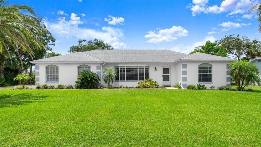 Beautifully Updated Home in Prime Ormond Beach Location! Nestled - Beach Home for sale in Ormond Beach, Florida on Beachhouse.com