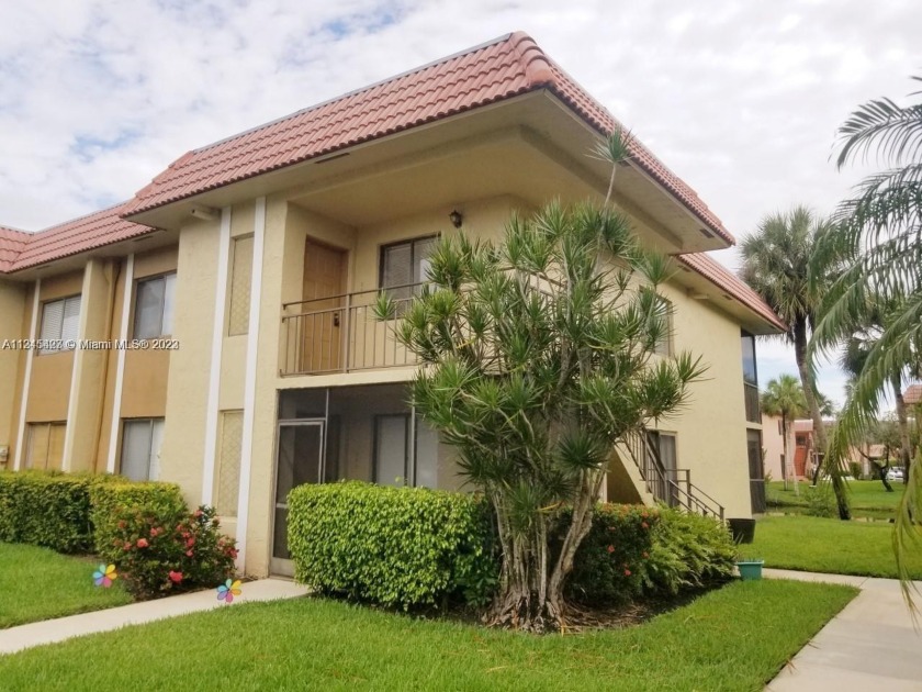 PRICED TO SELL FAST! BEAUTIFUL REMODELED 2 BEDROOMS WITH 2 - Beach Condo for sale in Weston, Florida on Beachhouse.com