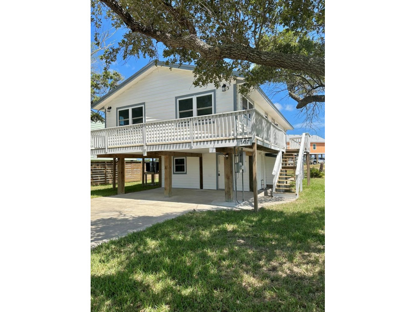 Make over renovated top to bottom with killer 360 views of water - Beach Home for sale in Rockport, Texas on Beachhouse.com