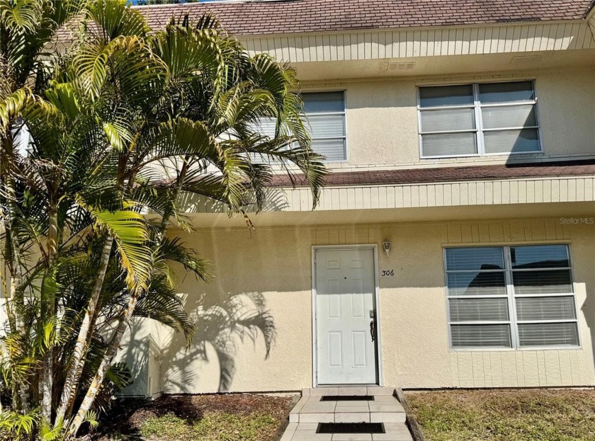 Prime location just minutes from downtown Sarasota and beautiful - Beach Townhome/Townhouse for sale in Sarasota, Florida on Beachhouse.com