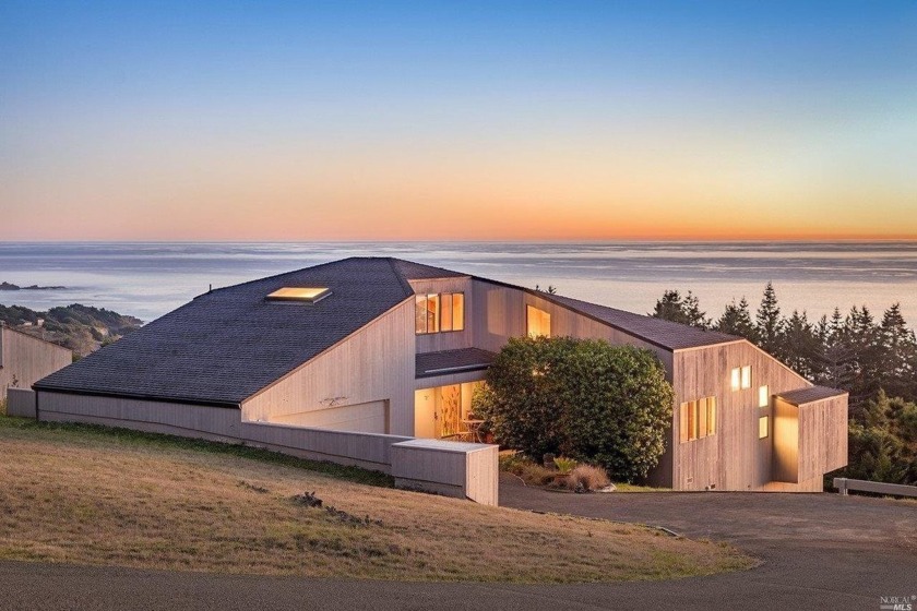 Come see this award-winning Don Jacobs' design located on almost - Beach Home for sale in Sea Ranch, California on Beachhouse.com