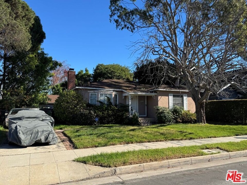 Fantastic lot value opportunity in prime Sunset Park - Beach Home for sale in Santa Monica, California on Beachhouse.com