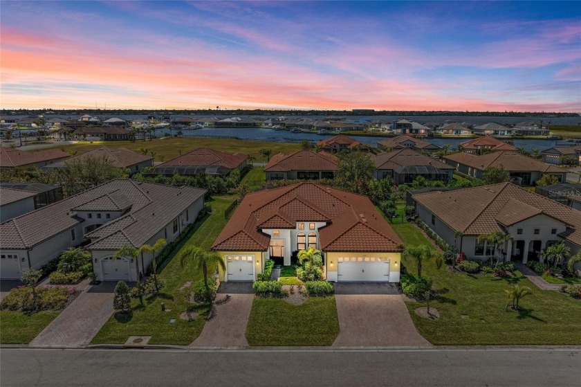 DEEDED BOAT SLIP INCLUDED!! SELLER IS MOTIVATED so come fall in - Beach Home for sale in Palmetto, Florida on Beachhouse.com