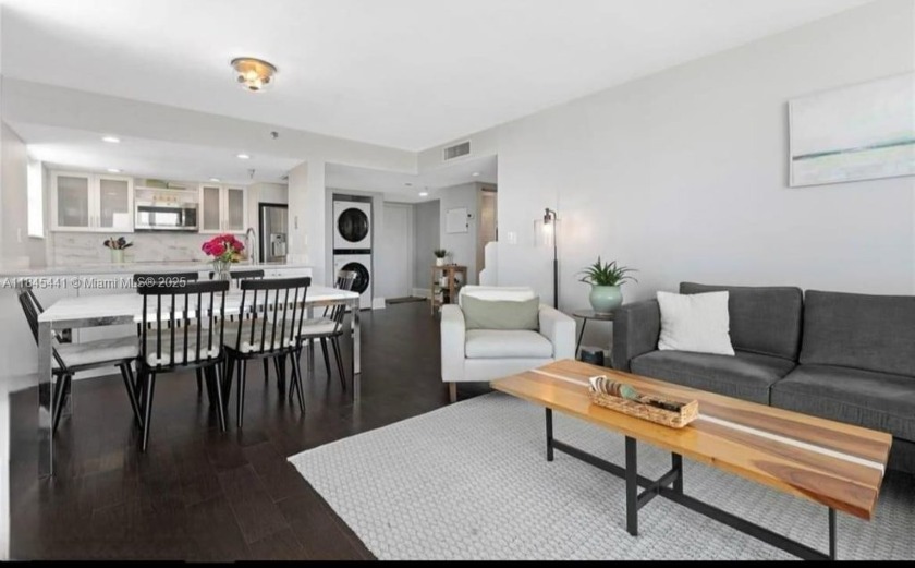 Spectacular Corner Penthouse -- Move-In Ready!

This bright - Beach Condo for sale in Miami, Florida on Beachhouse.com