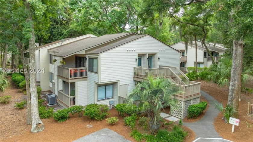 This top floor villa is move in ready and ideally located for - Beach Home for sale in Hilton Head Island, South Carolina on Beachhouse.com