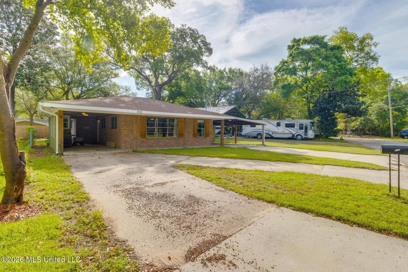 Spacious and recently updated home situated on a desirable - Beach Home for sale in Biloxi, Mississippi on Beachhouse.com