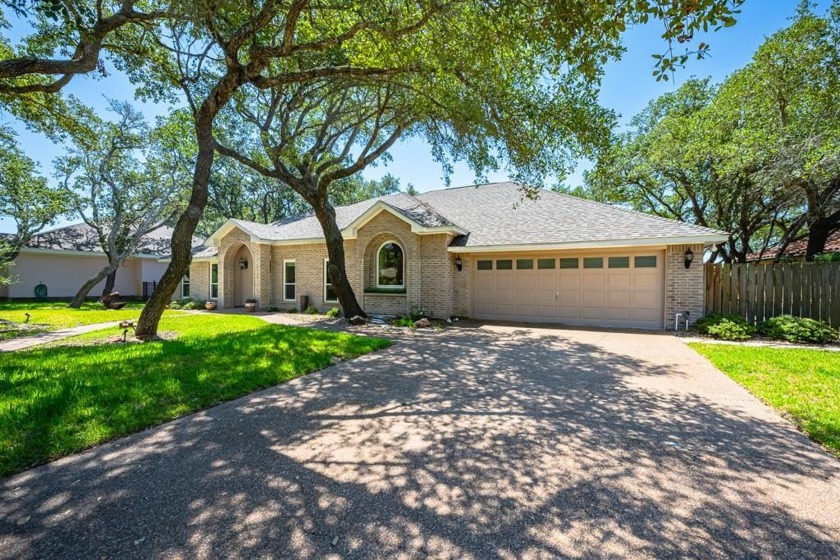 This pristine three-bedroom, two-bath home in the prestigious - Beach Home for sale in Rockport, Texas on Beachhouse.com