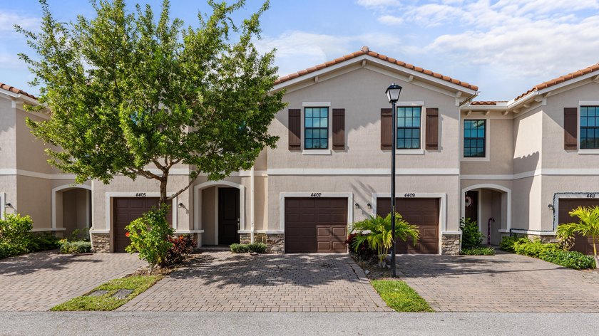 Built in 2021, this attractive 4-bedroom, 2.5-bath townhouse - Beach Townhome/Townhouse for sale in Riviera Beach, Florida on Beachhouse.com