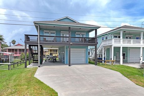 Highly sought-after location with views to match. Located just 1 - Beach Home for sale in Rockport, Texas on Beachhouse.com