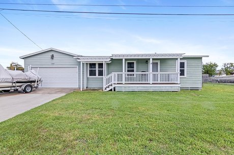 Ride your golf cart to dining, the beach, and downtown from this - Beach Home for sale in Rockport, Texas on Beachhouse.com