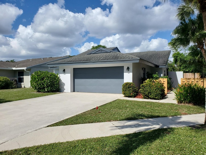 Here's a very nice single family house in a low cost HOA with a - Beach Home for sale in Boynton Beach, Florida on Beachhouse.com