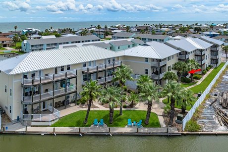 This Key Allegro Marina Club Condo offers a charming 3-bedroom - Beach Home for sale in Rockport, Texas on Beachhouse.com