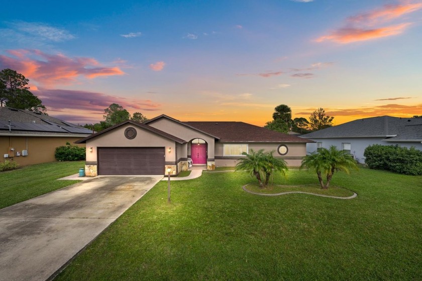 Welcome To This Spacious Three-bedroom,Two-bath Home With Two - Beach Home for sale in Palm Coast, Florida on Beachhouse.com