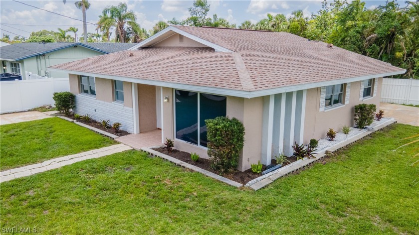 Direct Gulf Access direct connection to the Caloosahatchee River - Beach Home for sale in North Fort Myers, Florida on Beachhouse.com