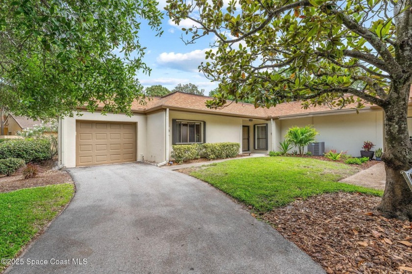 Beautiful end-unit townhome in a prime Suntree location offering - Beach Townhome/Townhouse for sale in Melbourne, Florida on Beachhouse.com