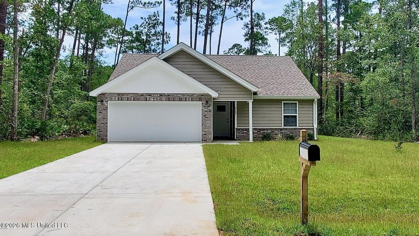 Nearly new home in Ocean Beach Estates, perfect for either a - Beach Home for sale in Ocean Springs, Mississippi on Beachhouse.com